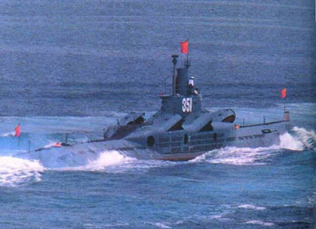 军事 军事专题 中国国产兵器60年 第三时期 > 正文 在r级(33型)潜艇的
