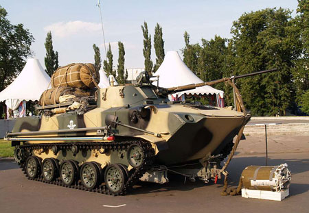 bmd-2空降战车,装备了和bmp-2同型号的30毫米机关炮,曾参加过2005年的
