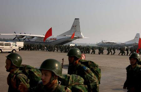 透视中国空降兵的发展:高素质兵员 快速机动