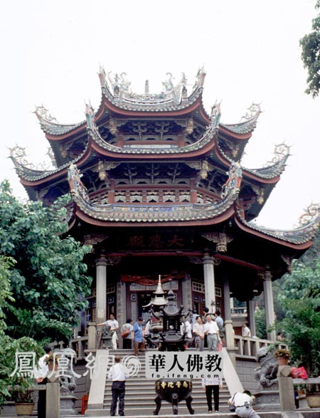 南普陀始建于唐,初名普照寺,五代时改称泗洲院,元代一度废弃,明太祖