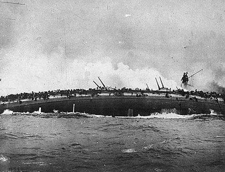 多格尔沙洲海战中即将沉没的"布吕歇尔"号