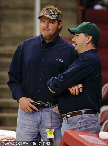 组图:火箭Vs老鹰 姚明归队现身赛场