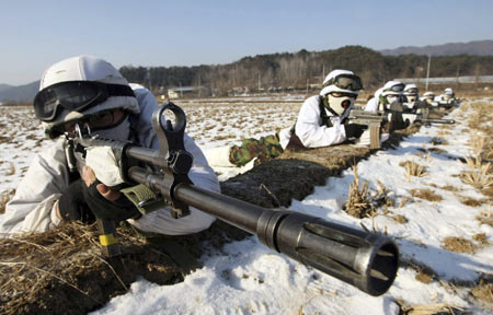韩国陆军部队在江原道进行冬季战术训练(组图