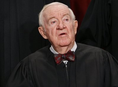 美国年龄最大,任职时间最长的大法官宣布退休