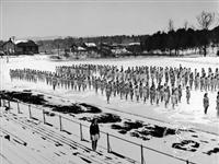二战期间美国大学女生的冬季军训