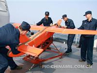 中国北海舰队驱逐舰使用无人机进行射击训练(图)