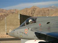 印度国产LCA“光辉”战斗机进行高原飞行试验(组图)