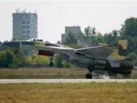 苏-35BM“单轮着陆”被误认精彩特技 实为真正事故