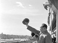 阅兵回眸之1959:国产坦克亮相 热烈庆祝国庆十周年