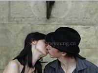组图：“在巴黎吻百个男人” 台湾留法女大学生“狂”吻众老外