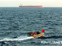 中国海军护航编队在亚丁湾海域正常护航