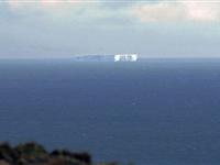 澳大利亚南部海面惊现巨型冰山[图集]