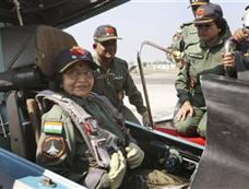74岁的印度女总统乘坐苏-30MKI战机飞上蓝天(图)