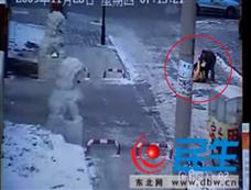 哈尔滨歹徒疯狂砍人致1死13伤 民警当场将其击毙