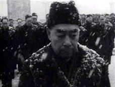 周恩来1958年在朝鲜志愿军烈士墓前（组图）