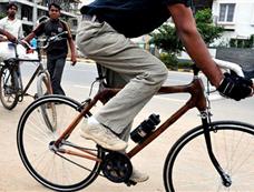 印度一木匠用竹子制造环保自行车[图集]
