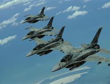 巴基斯坦歼-7PG与F-22等高性能战机同场竞技(图)