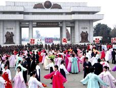 朝鲜庆祝金正日任最高司令18周年[图集]