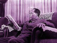 珍贵老照片：毛泽东在庐山别墅读《庐山志》