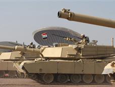 伊拉克举行盛大阅兵式 M1A1和T-72坦克同台亮相