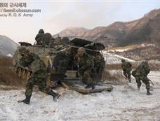 韩国首都师“白虎团”装甲部队进行冬季作战训练