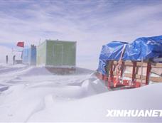 中国南极考察格罗夫山队抓住暴风间隙紧急移营