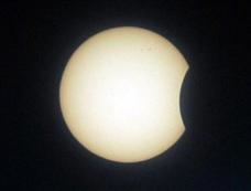 斯里兰卡观测日环食奇观[图集]