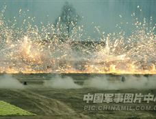 中国空降兵新年开训：新式直-8特装型成批出动