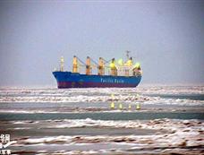 解放军海冰721号破冰船渤海探冰营救货轮