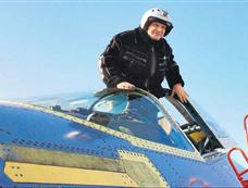 俄罗斯五代战机首飞驾驶员与T-50近距照片曝光(图)