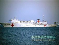 中国海军舰载机进行首次夜间着舰训练