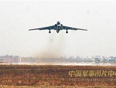 中国空军一次出动6架轰炸机备战黄河凌汛