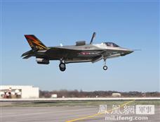 美军F-35B联合攻击战斗机成功实施垂直降落(组图)