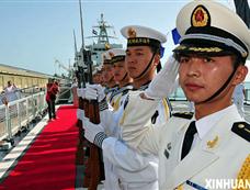 阿联酋海军副司令参观中国海军马鞍山号护卫舰 