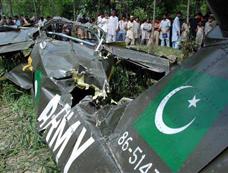 巴基斯坦一架军用飞机在训练时坠毁[图集]
