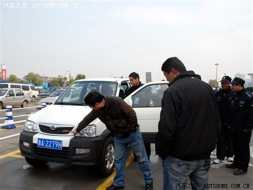 无排气管 众泰2008ev电动车惊现杭州