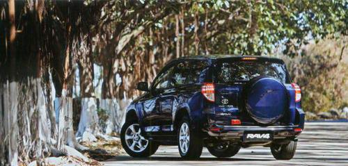 拘小节者成大器--试驾RAV4(图)