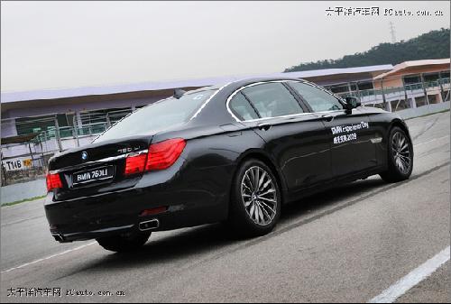 赛道体验BMW750Li 感受V8双涡轮魅力 (5)