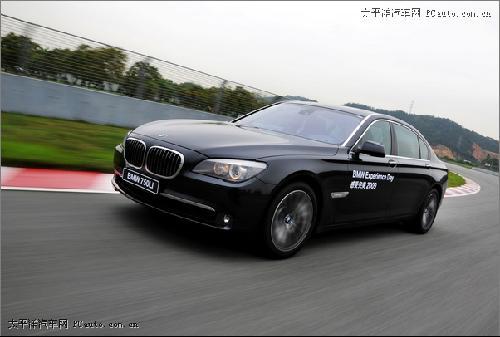 赛道体验BMW750Li 感受V8双涡轮魅力 (2)