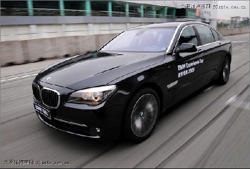 赛道体验BMW750Li 感受V8双涡轮魅力 (3)