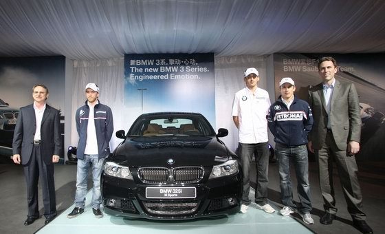 F1上海大赛 宝马325i M运动型上市售价49.5万元(图)