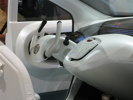 2009上海车展：华晨中华EV电力概念车亮相