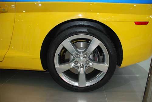 大黄蜂2010款量产版Camaro亮相雪佛兰展台