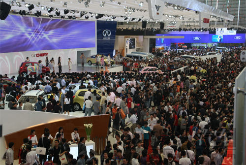 上海车展迎来首个高峰 奇瑞展台人流量破3.6万