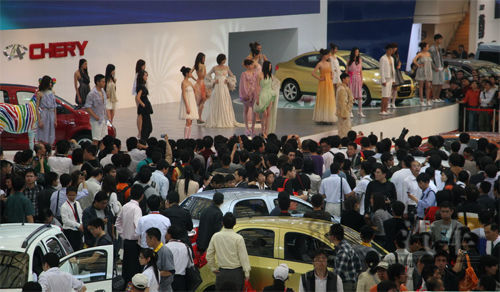 上海车展迎来首个高峰 奇瑞展台人流量破3.6万