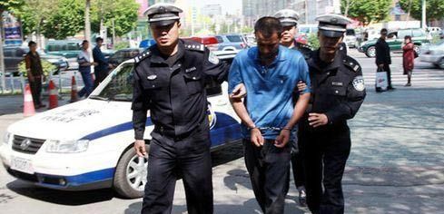 男子驾报废套牌车撞人逃逸被刑拘(图)