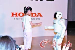 ASIMO“中国行”活动举行 ASIMO与小学生共舞