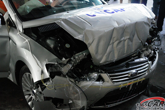 C-NCAP长安福特蒙迪欧致胜碰撞试验