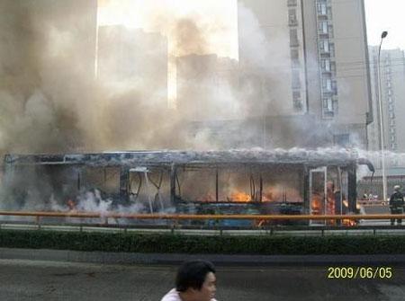 成都公交车燃烧事件排除炸药爆炸可能(图)