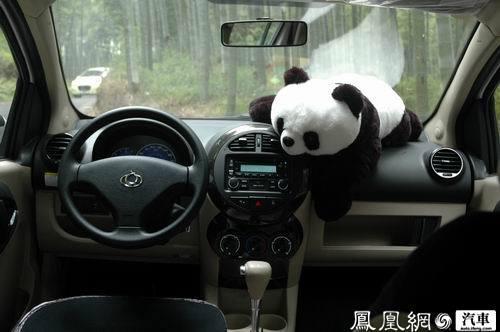 可爱国宝 凤凰网汽车试驾吉利熊猫自动挡(4)
